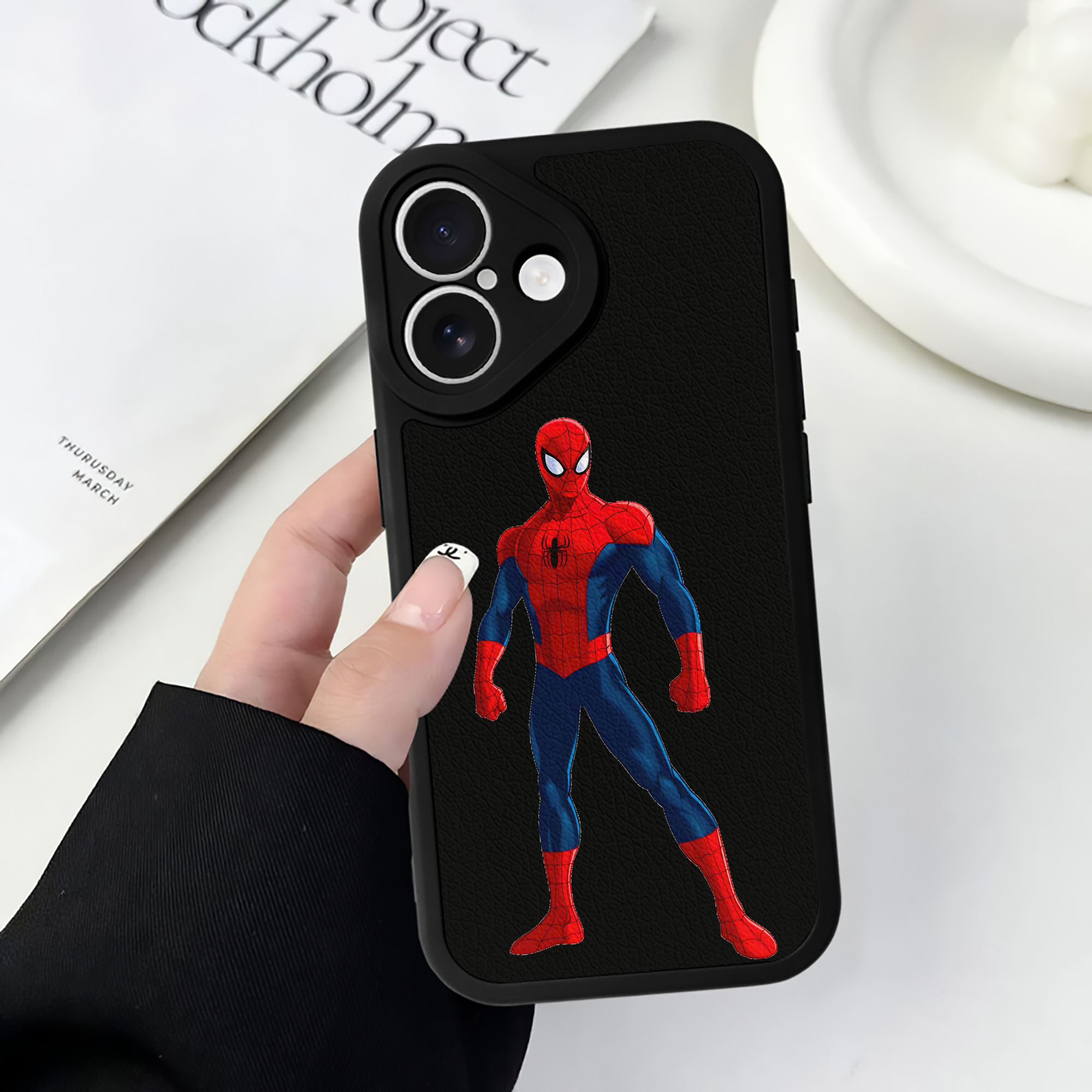 Spider Man スパイダーマン 【iPhone 16シリーズ対応】シリコンスマホケース（レザー調） 材質：シリコン